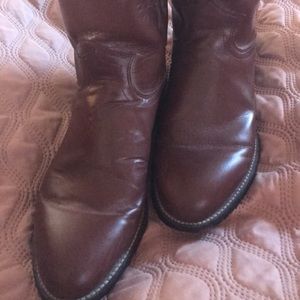 Ropers size 7 men’s fits a women 8